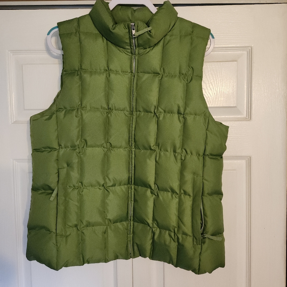 VINTAGE 2003 GAP DOWN PUFFER STYLE FULL ZIP VEST IN ARMY/GRASS GREEN WOMENS  XL.